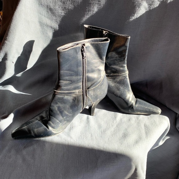 Michelle D navy leather boot size 8.5 - Picture 3 of 5